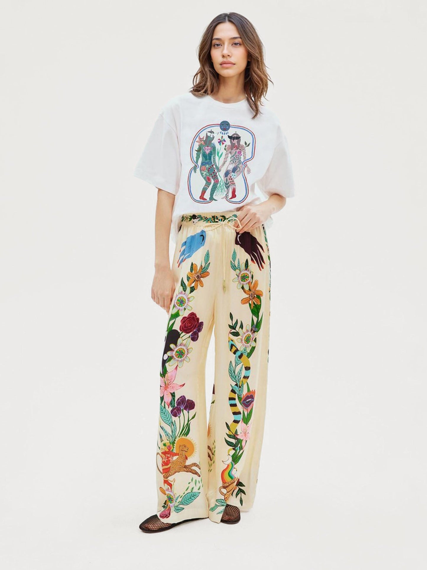 Completo Satinato con Stampa Sofisticata – Camicia Oversize e Pantaloni Coordinati